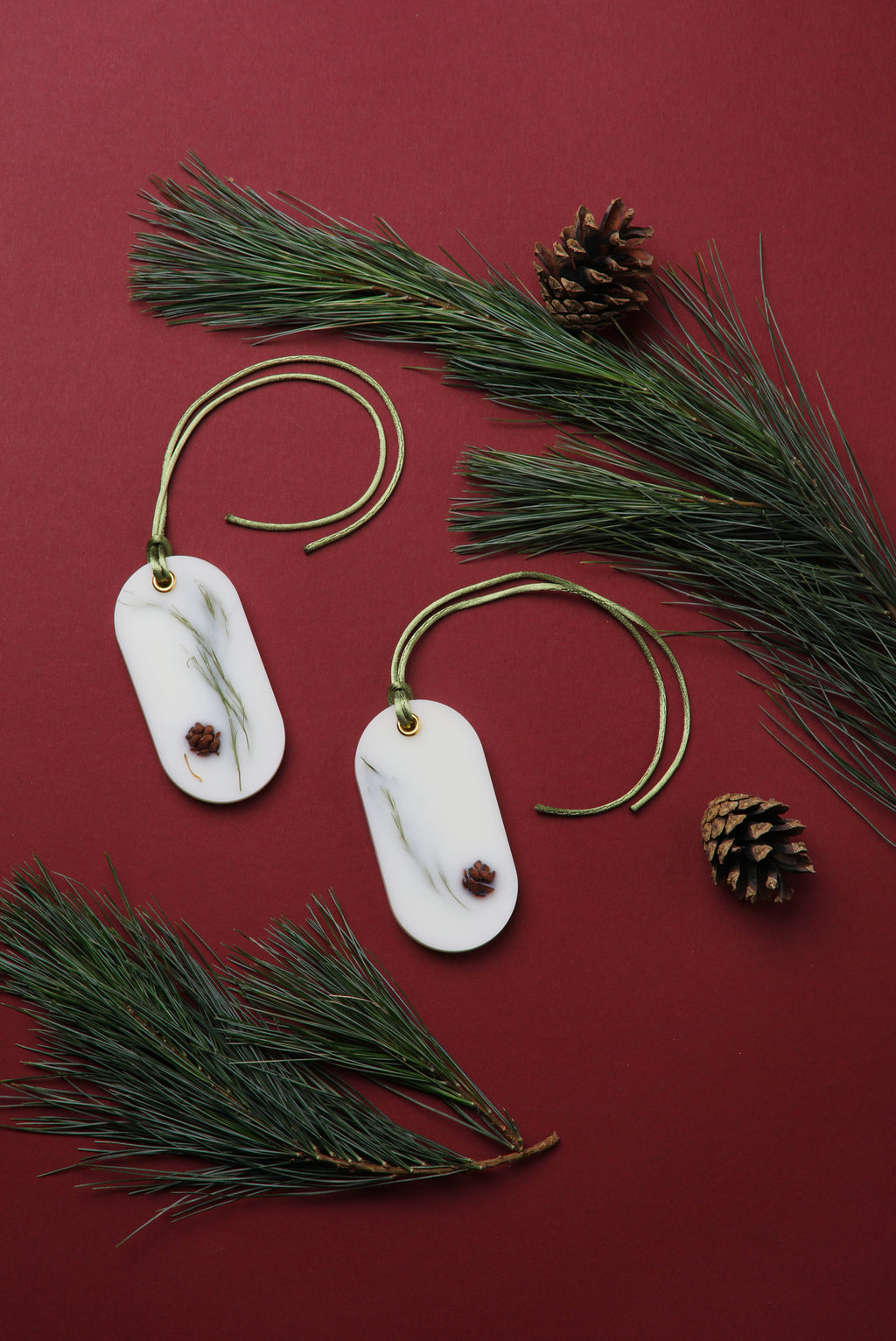 Aromatinis vaško pakabukas spintai ,,Miško eglė”